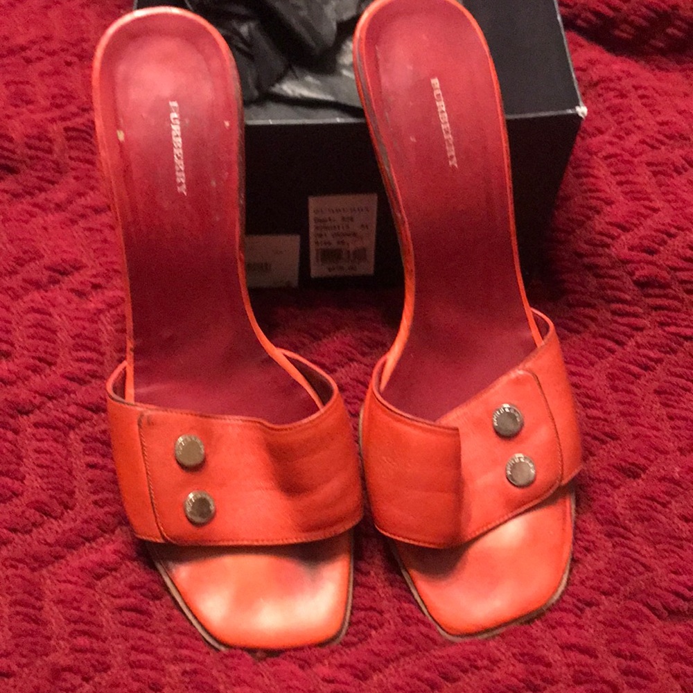 CLOSET CLOSEOUT PRICED 2 SELL Burberry Heeled Mule